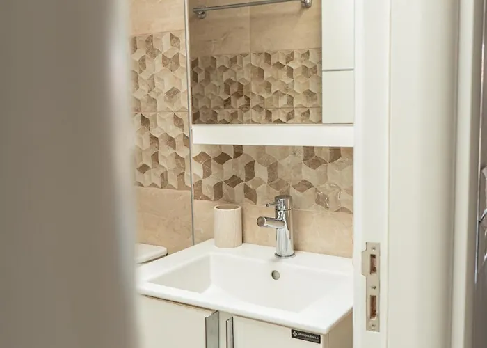 Seabreeze By Ro * Rhodes City